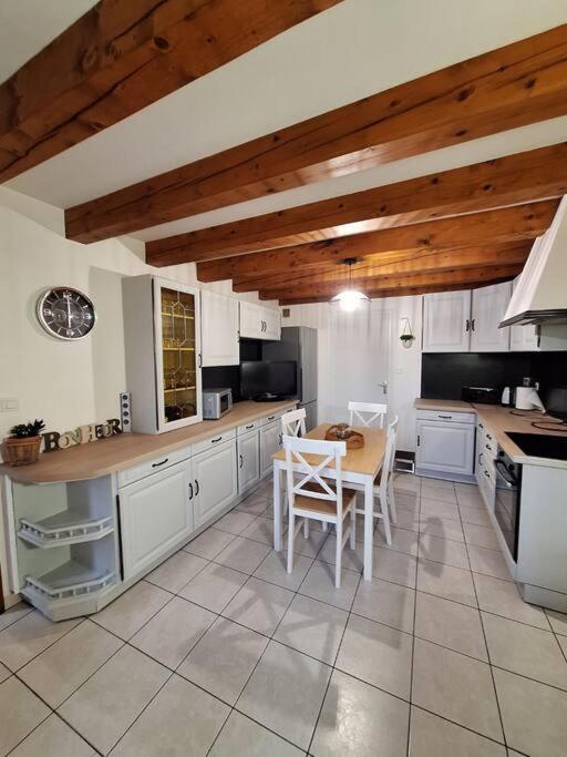 La Fermette Aux Lamas Savigny-Lévescault Exterior foto