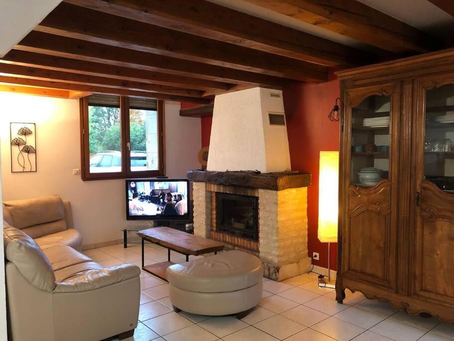 La Fermette Aux Lamas Savigny-Lévescault Exterior foto